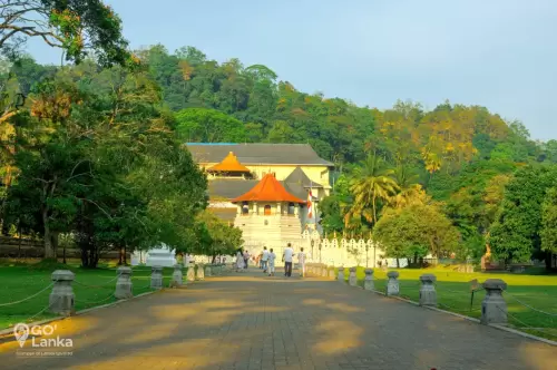 GO Lanka-gallery-Kandy-Dalada Maligawa-Temple of Tooth-02